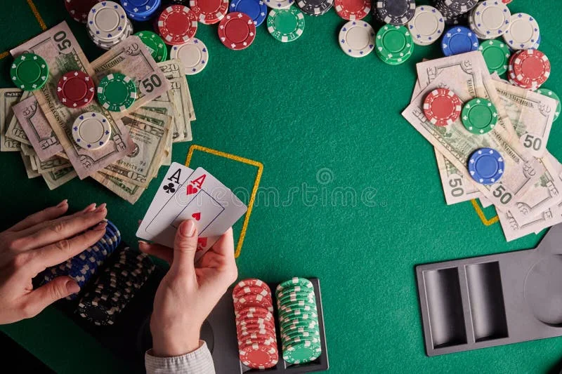 Layar permainan bernuansa kasino untuk menemani eksplorasi ruang bingo